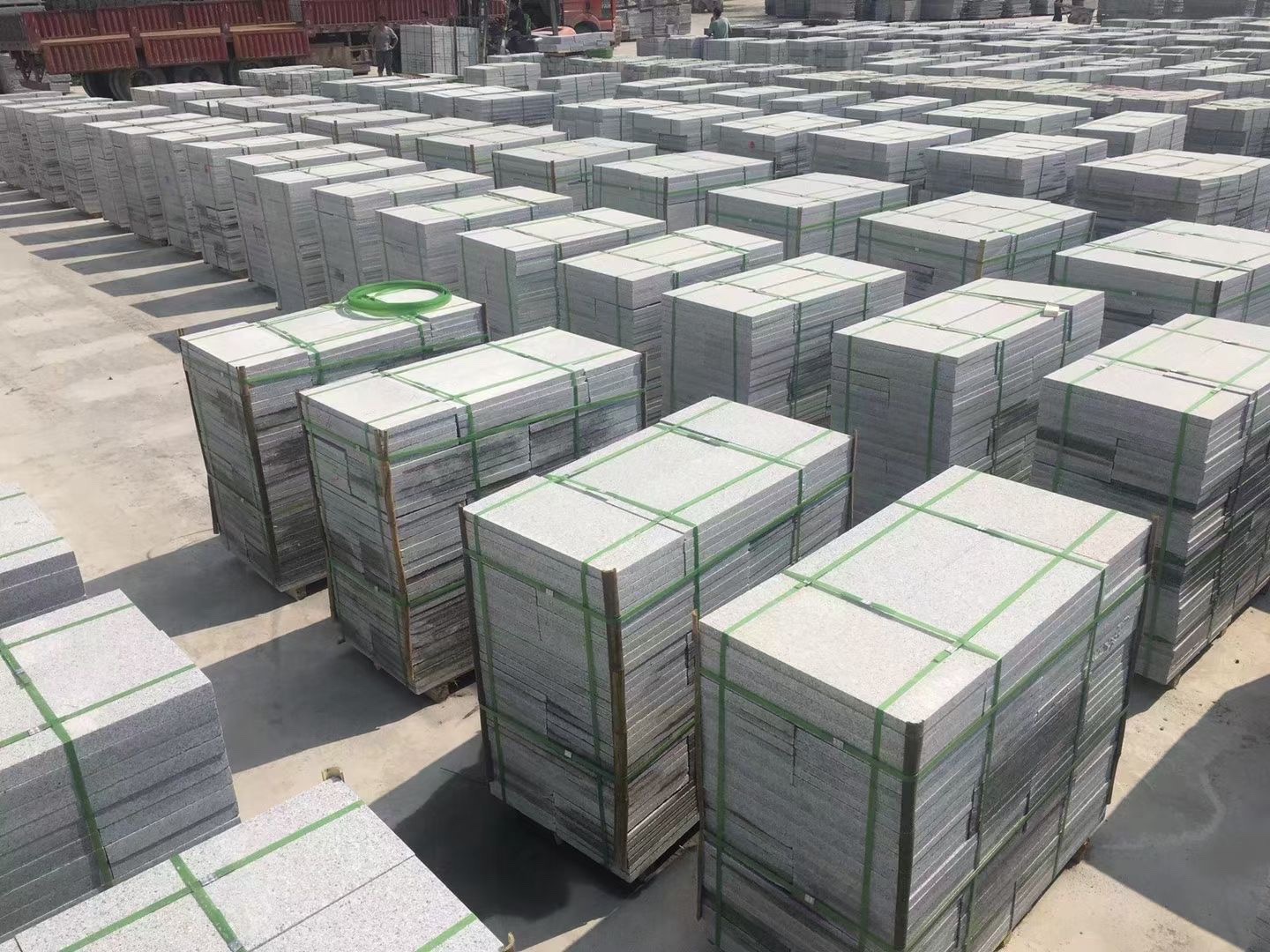 石材廠芝麻灰花崗巖批發(fā)路邊石價(jià)格信息